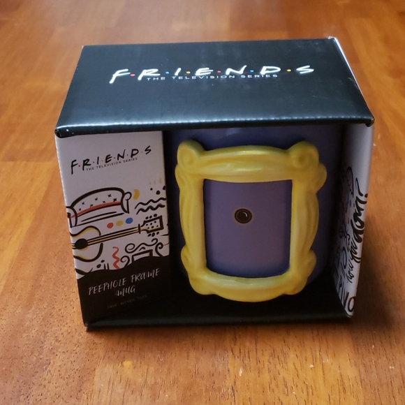 Friends TV Series Peephole Frame Mug - Picture 4 of 4